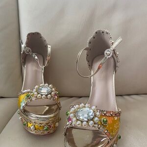 New Azalea Wang platforms